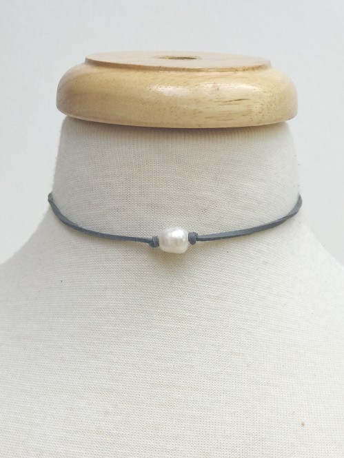 Pearl Choker, Gray 1